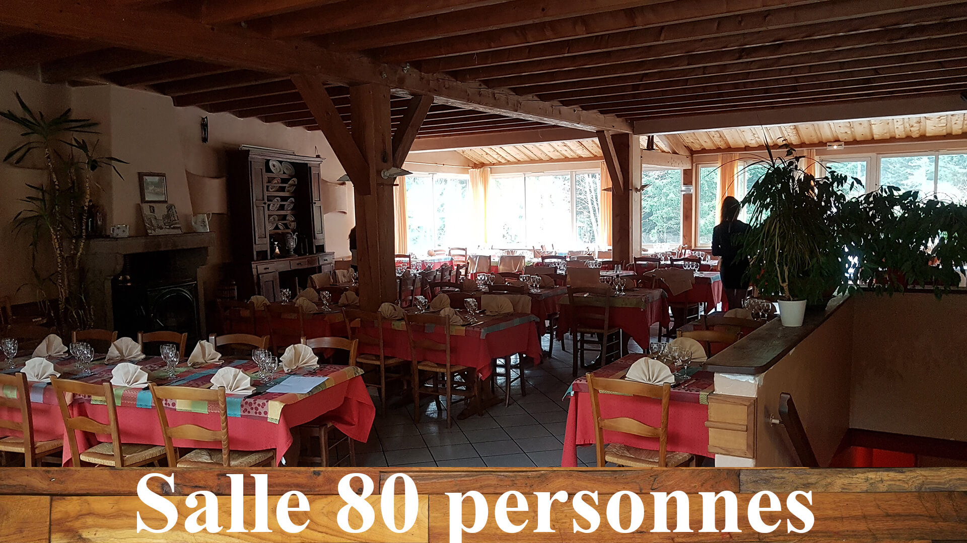 salle pour 80 personnes